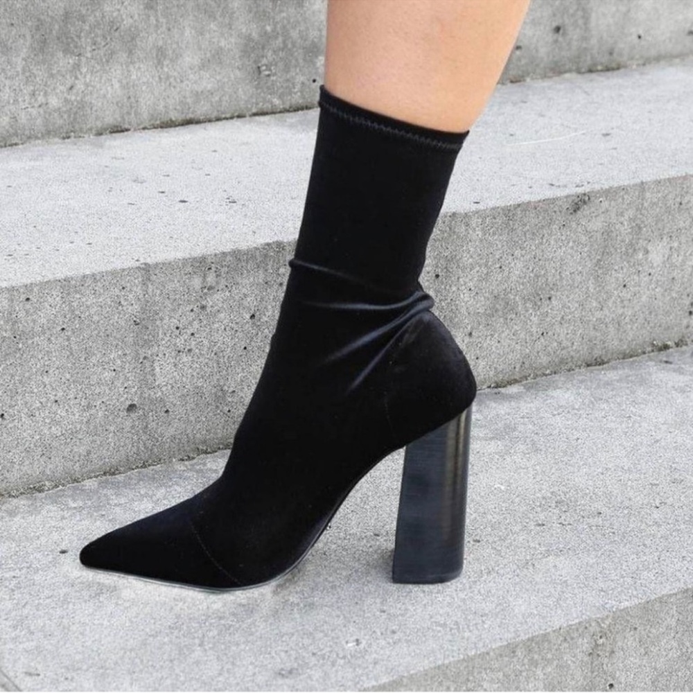 Tony Bianco black velvet “diddy” 6.5